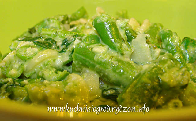 makaron z migdałowym pesto