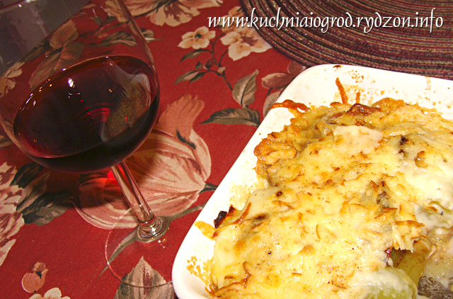 Zapiekanka z porów, podgrzybków i wędzonego kurczaka